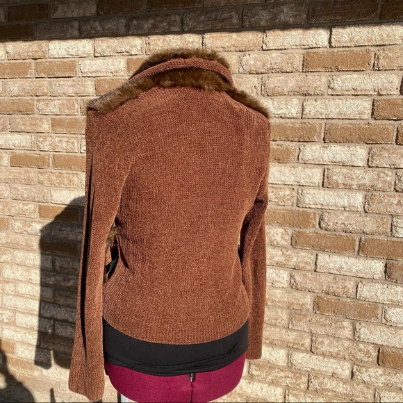 A.D. Originals | Vintage Elegant Brown Fur Coat with Gold Cheetah Brooch M 🐆✨ - Picture 13 of 15